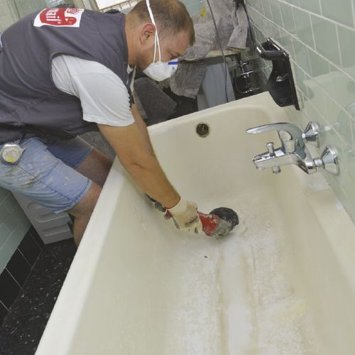 Preparazione delle superfici della vecchia vasca