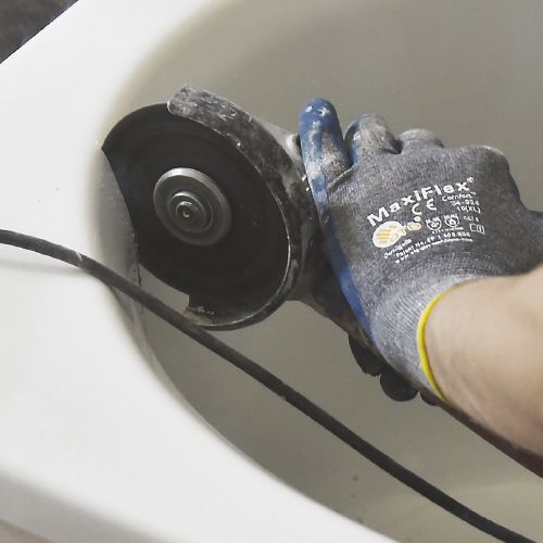 Incisione vasca e cassone in muratura con aspiratore per polvere